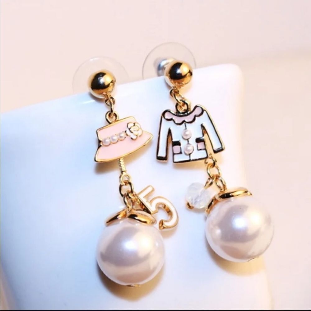 No. 5 Faux Pearls Earrings